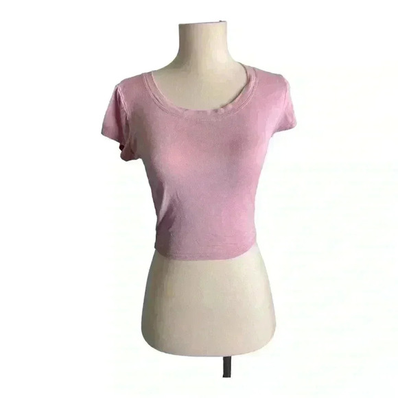 🌸$5 Cute lil Crop Top - Picture 2 of 3